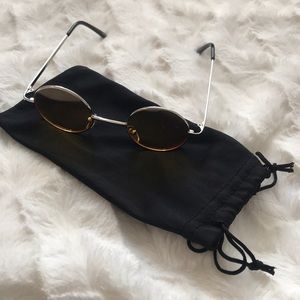Round sunglasses with tinted lenses (yellow)